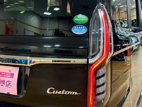 Honda N-BOX Custom