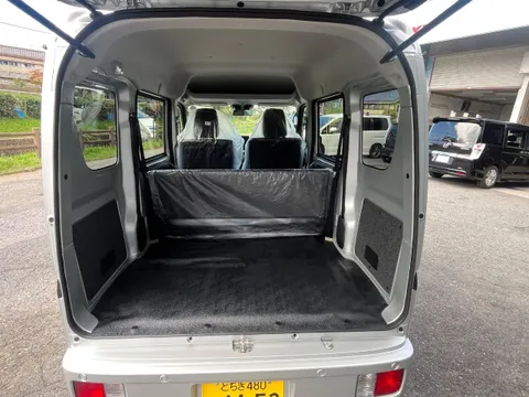 Nissan Clipper Van