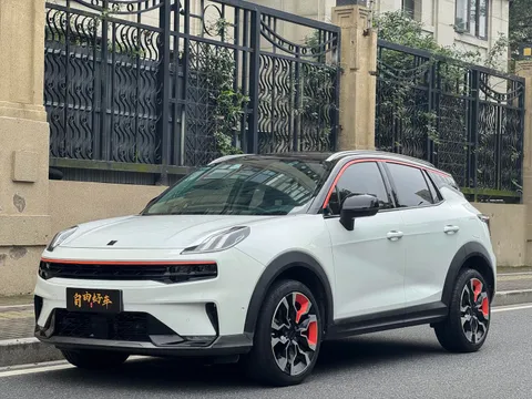Lynk & Co 06