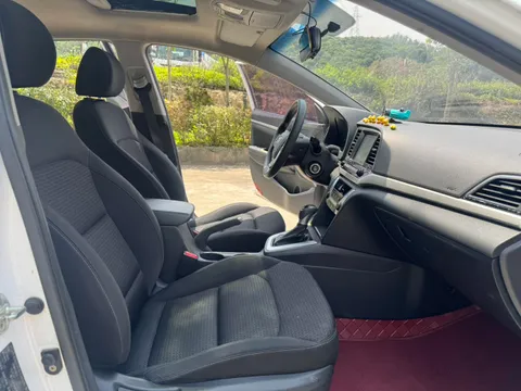 Hyundai Elantra (Avante)