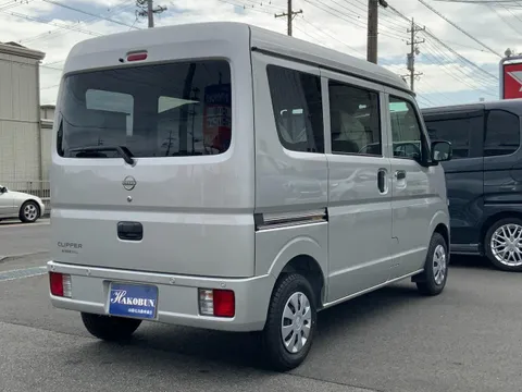 Nissan Clipper Van