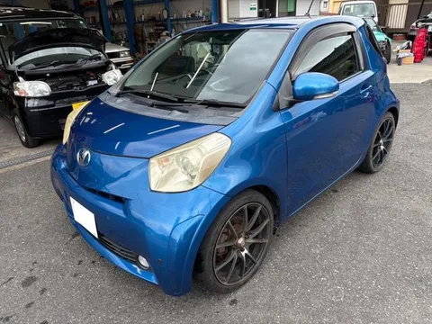 Toyota iQ