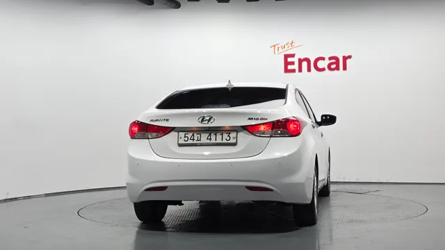 Hyundai Elantra (Avante)