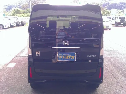 Honda N-BOX Custom