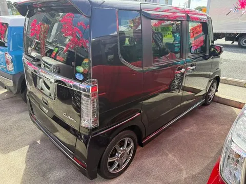 Honda N-BOX Custom
