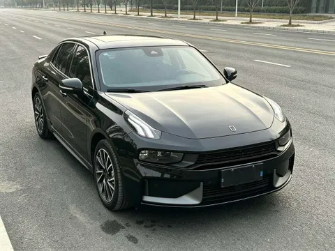 Lynk & Co 03