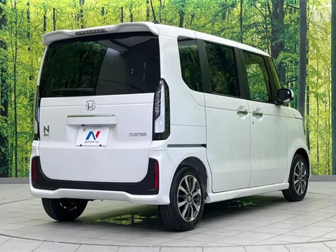 Honda N-BOX Custom
