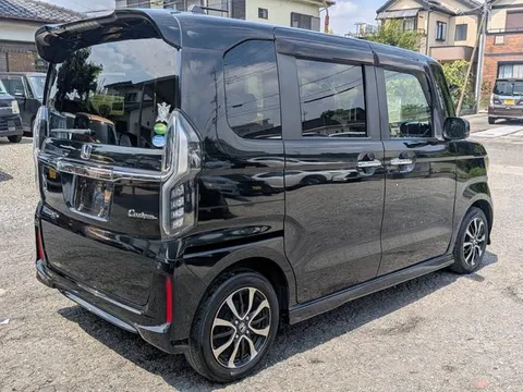 Honda N-BOX Custom