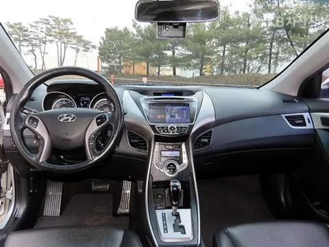 Hyundai Elantra (Avante)