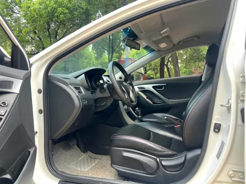 Hyundai Elantra (Avante)