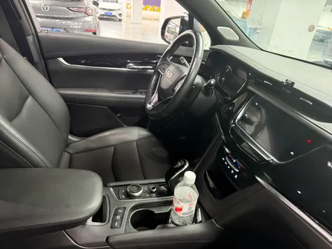 Cadillac XT6