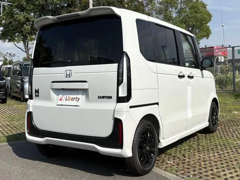 Honda N-BOX Custom