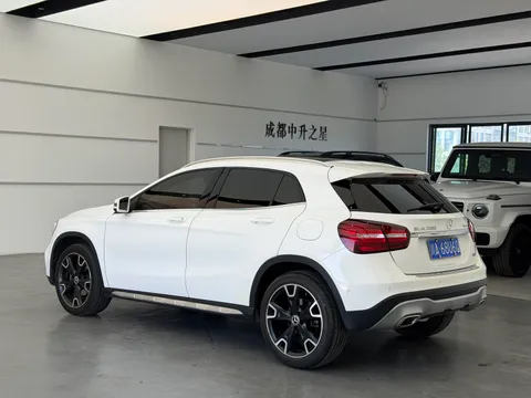 Mercedes-Benz Mercedes-Benz GLA