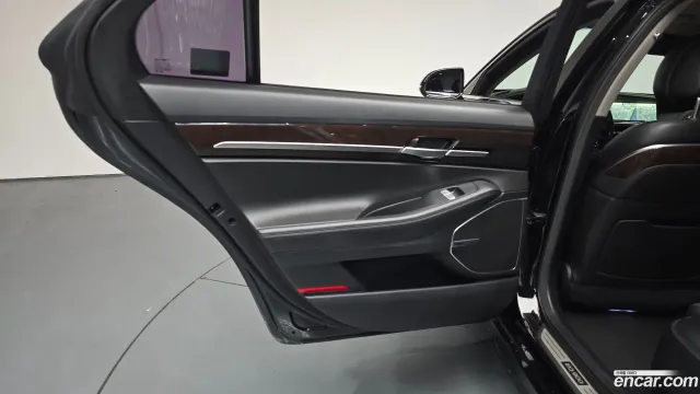 Genesis G90 (EQ900)