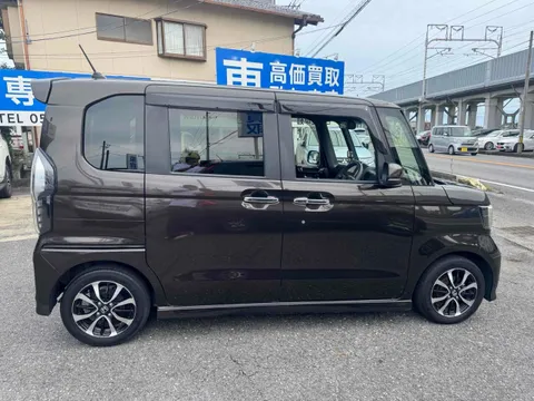Honda N-BOX Custom