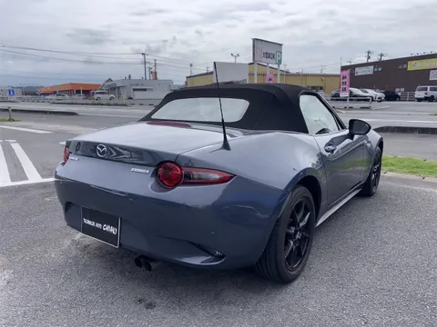 Mazda MX-5 (Roadster)