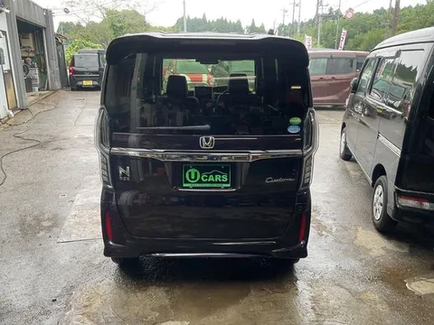 Honda N-BOX Custom