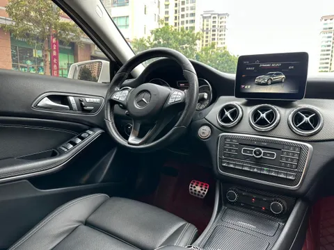 Mercedes-Benz Mercedes-Benz GLA