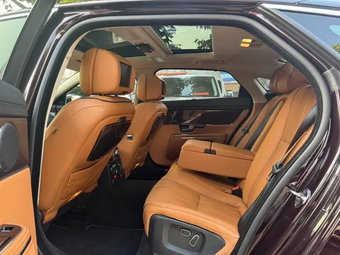 Jaguar XJ