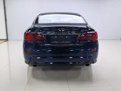 Infiniti Q70