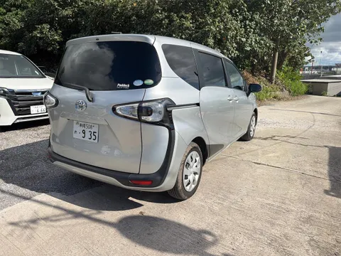 Toyota Sienta