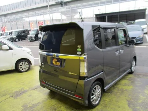 Honda N-BOX Custom
