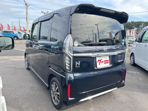 Honda N-BOX Custom