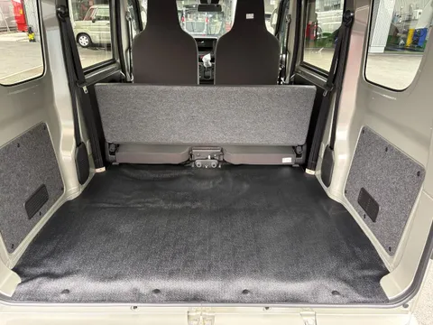 Nissan Clipper Van