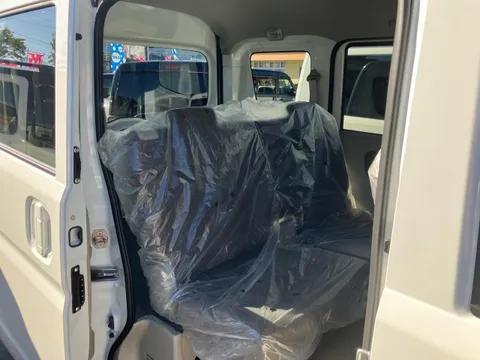 Nissan Clipper Van