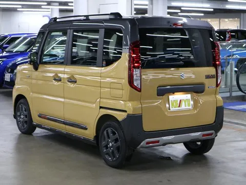 Suzuki Spacia Gear