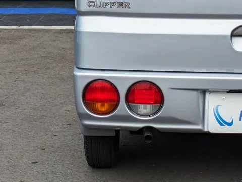 Nissan Clipper Van