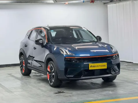 Lynk & Co 06