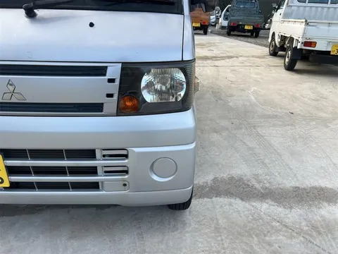 Mitsubishi Minicab Van