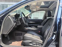 Infiniti Q70