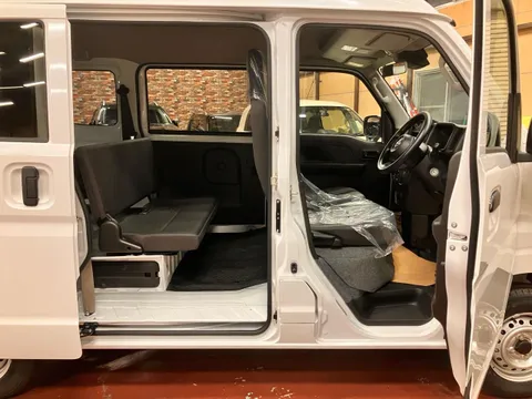 Nissan Clipper Van