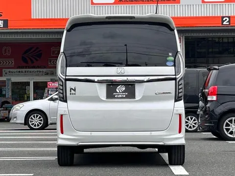 Honda N-BOX Custom