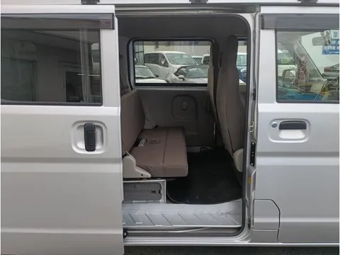 Nissan Clipper Van