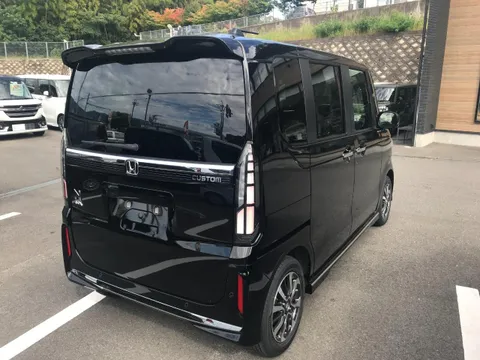 Honda N-BOX Custom