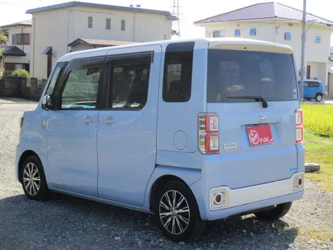 Toyota Pixis Mega