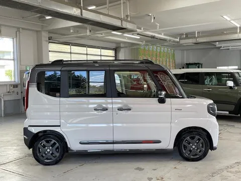 Suzuki Spacia