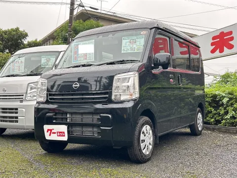 Nissan Clipper Van