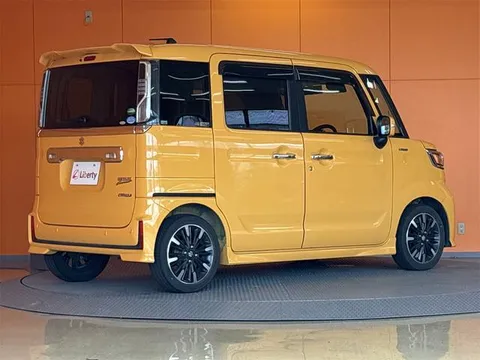 Suzuki Spacia Custom