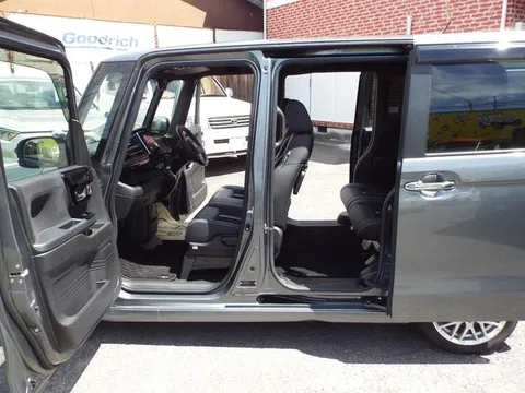 Honda N-BOX Custom
