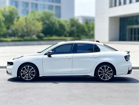 Lynk & Co 03