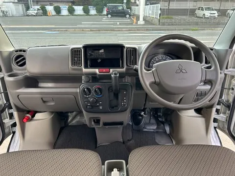 Mitsubishi Minicab Van