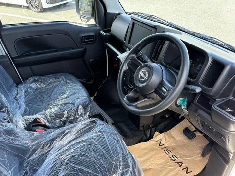 Nissan Clipper Van