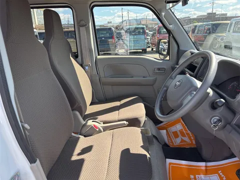Nissan Clipper Van