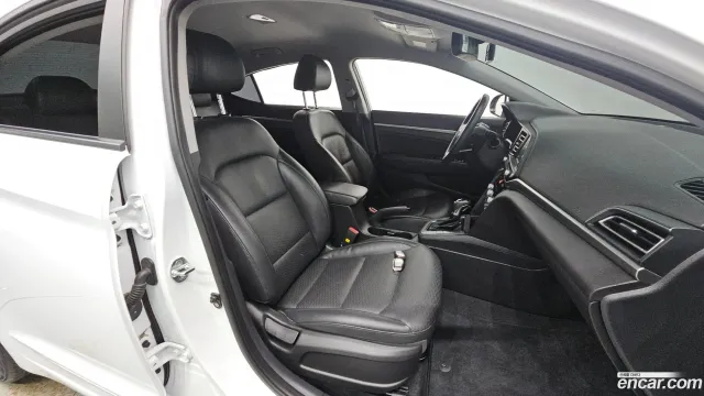 Hyundai Elantra (Avante)