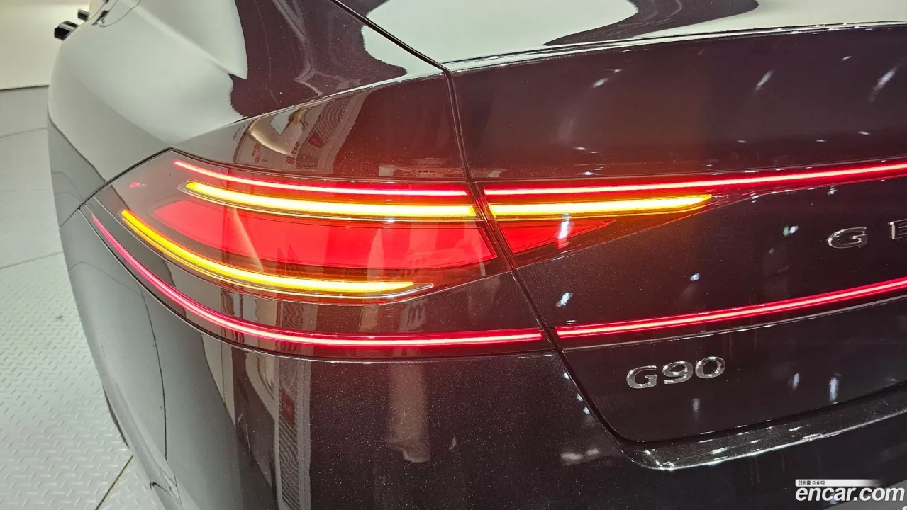 Genesis G90