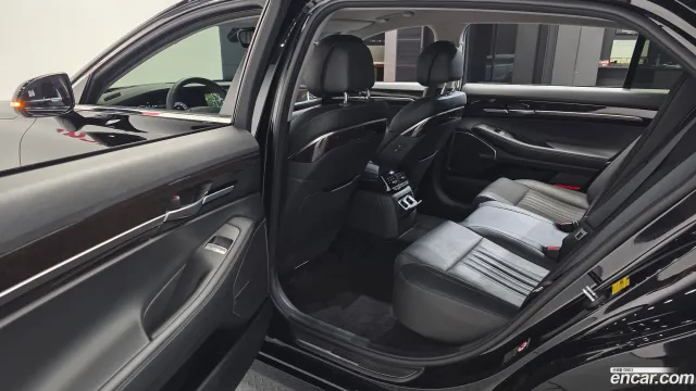 Genesis G90 (EQ900)